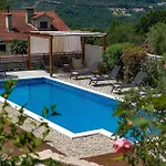 Schoenes Ferienhaus In Bribir Mit Privatem Pool
