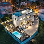 Villa Betelgeuse Supernova - Happy Rentals