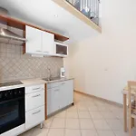 Apartment With Shared Jacuzzi In Rab Island