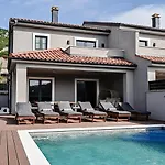 Villa George In Bribir