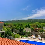 Holiday Home In Drivenik 39517