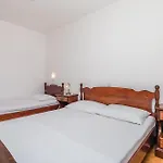 Nice Apartment In Barbat With 3 Bedrooms And Wifi