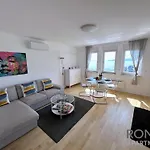 Rona Spacious Apartment With A Panoramic View