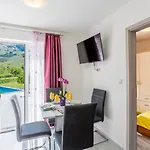 Apartman U Kuci S Bazenom - Hacienda