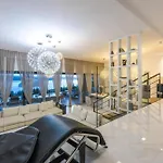 Luxurious And Stylish Villa With Pool & Jacuzzi