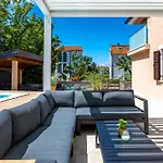 Mary'S Villa With Heated Pool & Game Room