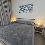 Apartments & Rooms Nensi