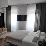 Agostini - Self Check-In Studios - Free Gated Parking On Site