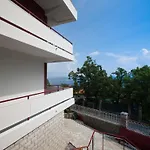 Blue View Apartment