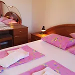 Ljubica Apartments And Rooms