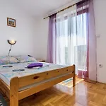 Nice Apartment On The Outskirts Of Silo