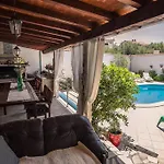 Apartment With Private Pool And Arbor