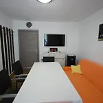 Apartments Jakobi By El-Pi Tours