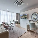 Apartments & Rooms Preelook