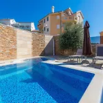 Apartments Livaja