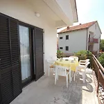 Apartment Alex By El-Pi Tours