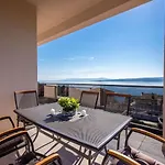 Spacious Apartment With Swimming Pool And Bubble Bath Sea View !