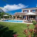 Deluxe Villa Suza