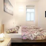 Exclusive Gold Suite