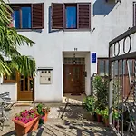 Apartment Roza, Sea View, Free Parking