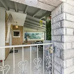 Apartment Pavic Garden