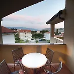 Sanic Apartments 518