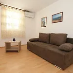 Apartment Robert With Terrace