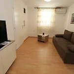 Apartment Robert With Terrace