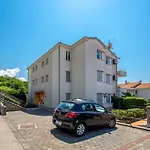 Apartment Bok