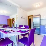 Apartman - The View