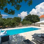 Villa Nadia