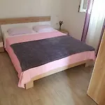Apartments And Rooms Rosemari