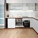 Stylish Apartment 100 M From The Beach