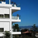 Stylish Apartment 100 M From The Beach