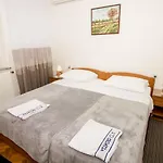 Rooms & Apartment Albina