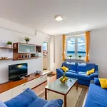 Apartment Tia