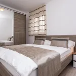 Apartments Crnekovic Tomislava 8