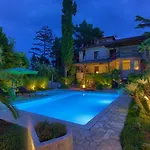 La Villetta - First Class Location With Big Private Pool