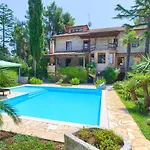 La Villetta - First Class Location With Big Private Pool
