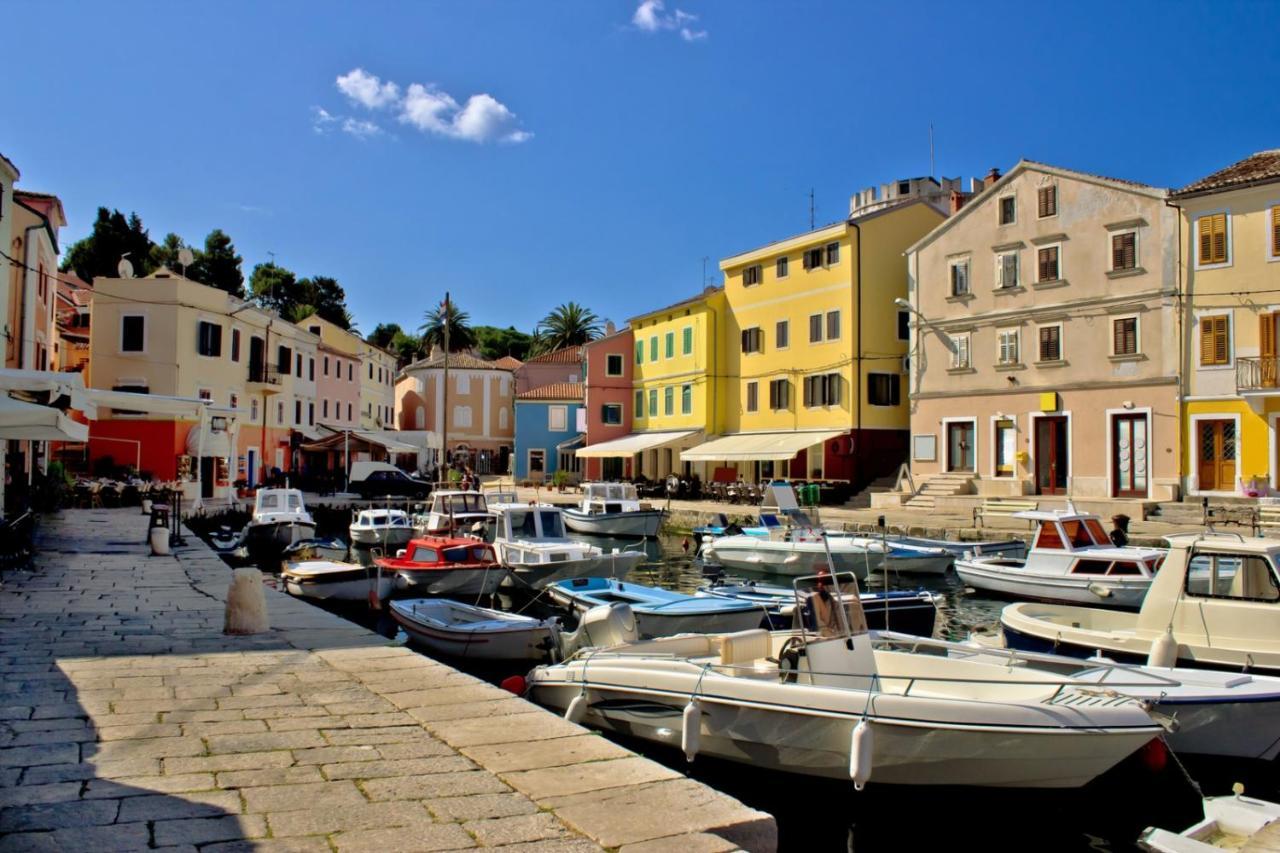 In With Air Conditioning, Wi-fi Susak
