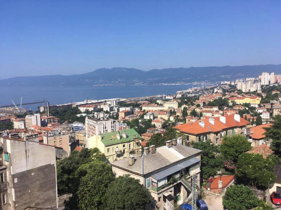 Apartamento Sea View W/ 2bd 1bt Free Street Parking