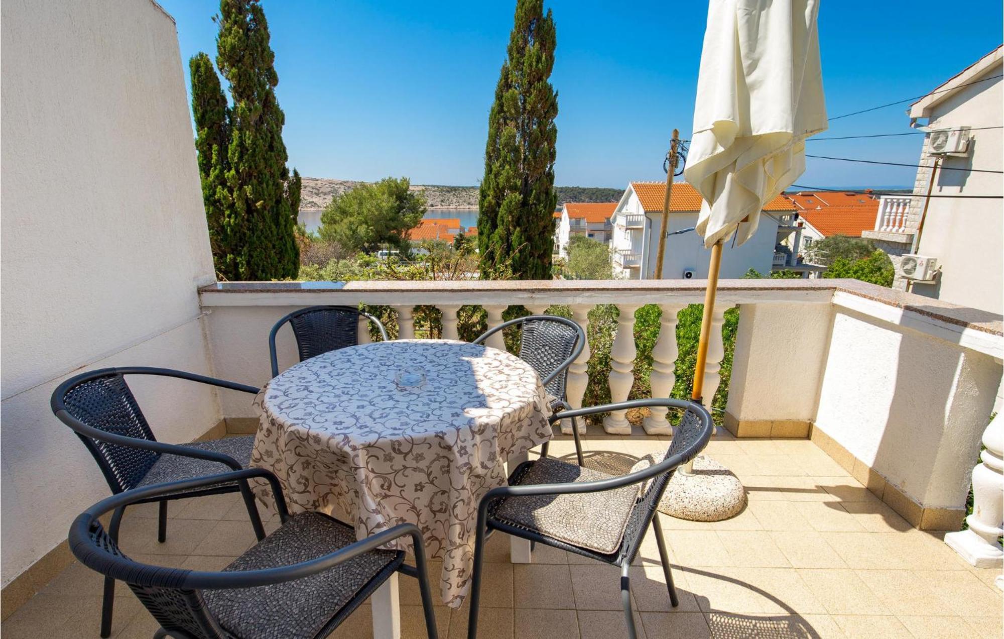 2 Bedroom Awesome In Rab * Barbat na Rabu