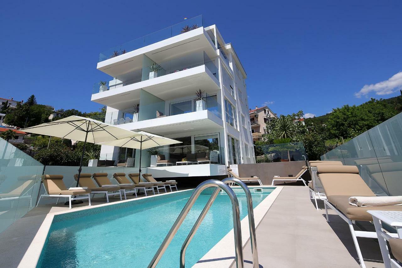 Designed With Swimming Pool Near The Apartment